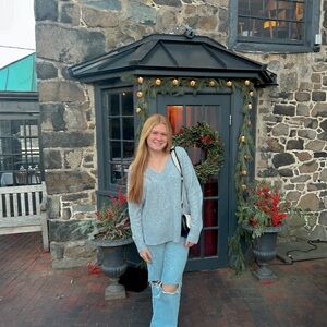 Meet your Posher, Delaney